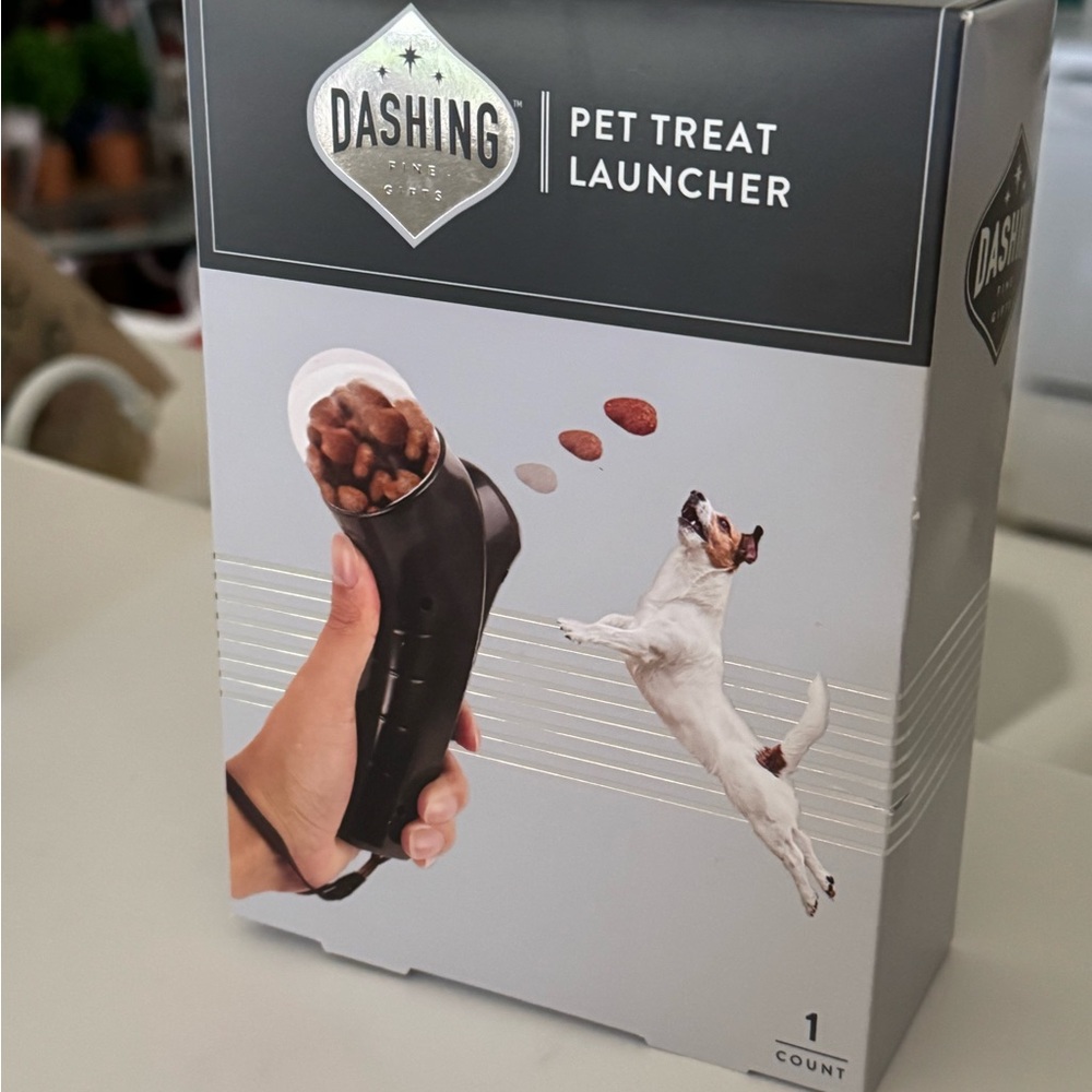 Pet Treat Launcher for Dogs — Black No batteries required